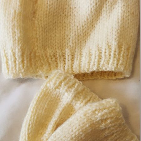 Newborn hat and mits